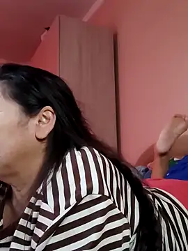 Snapshot of Zulfiya_Bruce chatting on 10/29/25, 12:18 Zulfiya Bruce online show from 10/29/25, 12:18