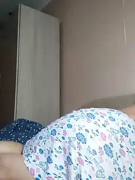 Snapshot of Zulfiya_Bruce chatting on 11/17/25, 01:33 Zulfiya Bruce online show from 11/17/25, 01:33