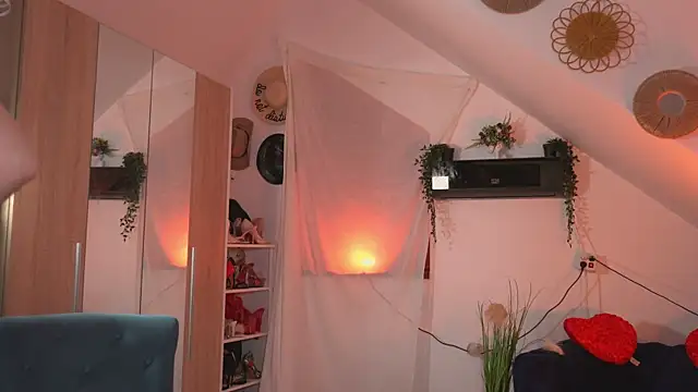 Snapshot of Amaliamour chatting on 11/15/25, 04:10 Amaliamour online show from 11/15/25, 04:10