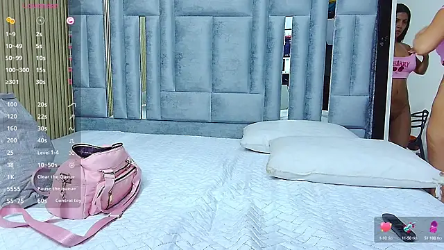 Snapshot of veronicaroose_ chatting on 09/19/25, 12:50 veronicaroose online show from 09/19/25, 12:50