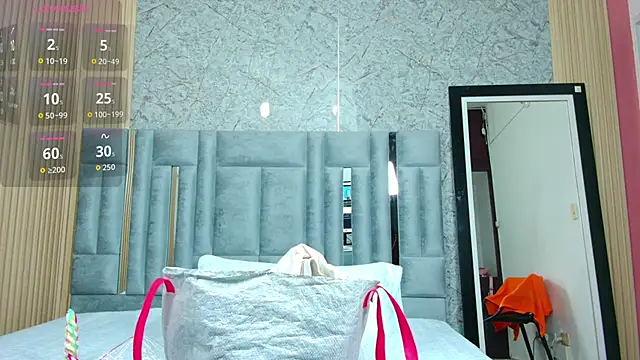 Snapshot of veronicaroose_ chatting on 10/07/25, 12:46 veronicaroose online show from 10/07/25, 12:46