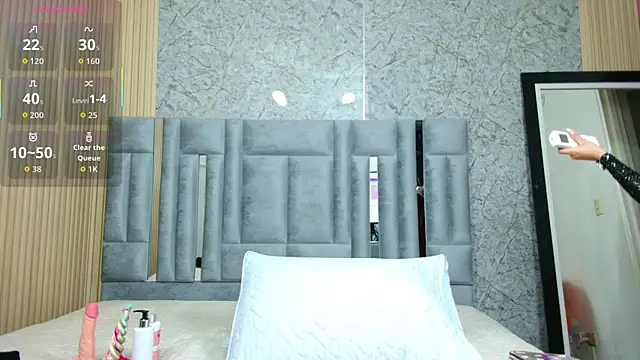 Snapshot of veronicaroose_ chatting on 10/18/25, 01:12 veronicaroose online show from 10/18/25, 01:12