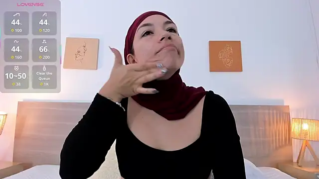 aisha vs online show from 10/29/25, 01:24