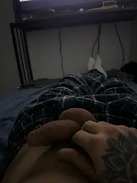 Snapshot of Alemanm chatting on 02/23/25, 06:17 Alemanm online show from 02/23/25, 06:17