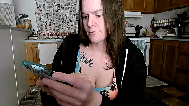 Snapshot of xodana chatting on 03/05/25, 12:49 xodana online show from 03/05/25, 12:49