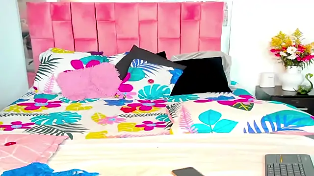 the queen aleja online show from 10/31/25, 12:28