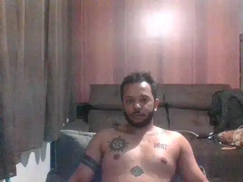 Snapshot of G_Eros18 chatting on 10/23/25, 04:45 G Eros18 online show from 10/23/25, 04:45