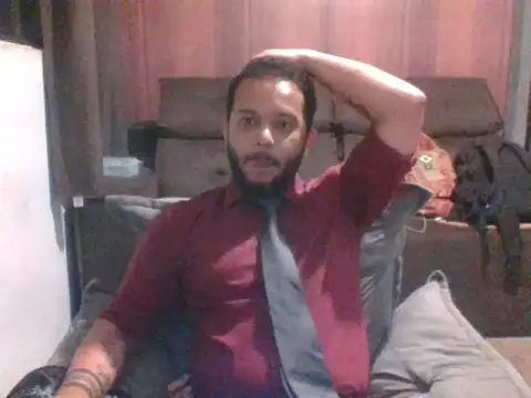 Snapshot of G_Eros18 chatting on 10/24/25, 03:03 G Eros18 online show from 10/24/25, 03:03