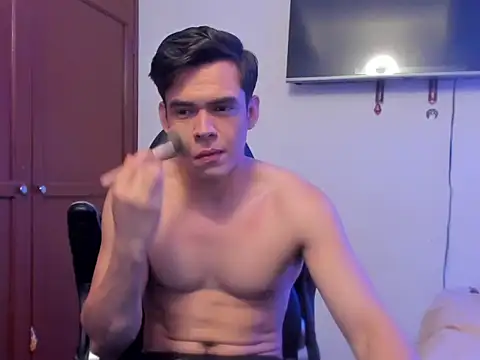 Snapshot of Lucian_Gomez_ chatting on 10/06/25, 07:33 Lucian Gomez online show from 10/06/25, 07:33