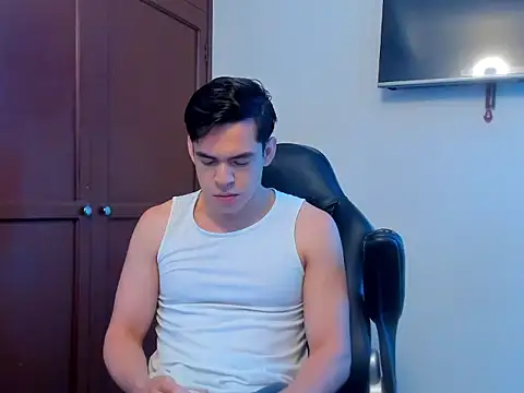 Snapshot of Lucian_Gomez_ chatting on 10/07/25, 06:16 Lucian Gomez online show from 10/07/25, 06:16