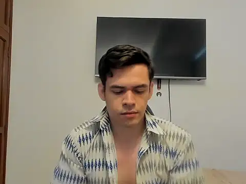 Snapshot of Lucian_Gomez_ chatting on 10/16/25, 07:04 Lucian Gomez online show from 10/16/25, 07:04