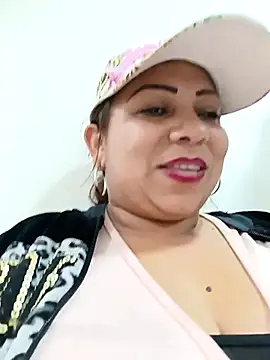 Snapshot of Alyona21 chatting on 02/10/25, 11:45 Alyona21 online show from 02/10/25, 11:45