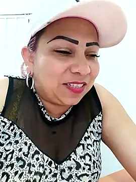 Snapshot of Alyona21 chatting on 03/04/25, 10:05 Alyona21 online show from 03/04/25, 10:05