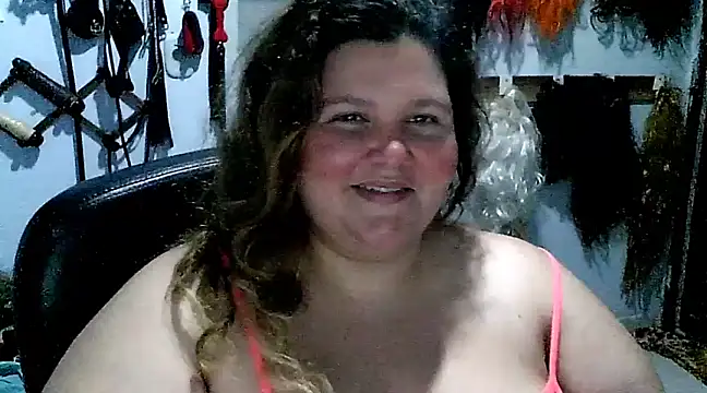 Snapshot of squirt322bbw chatting on 02/14/25, 02:18 squirt322bbw online show from 02/14/25, 02:18