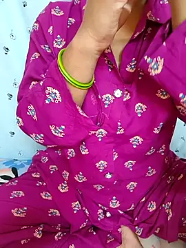 Snapshot of Beautifulsex4u chatting on 10/18/25, 05:57 Beautifulsex4u online show from 10/18/25, 05:57