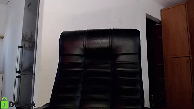 Snapshot of DollySun chatting on 02/27/25, 02:43 DollySun online show from 02/27/25, 02:43