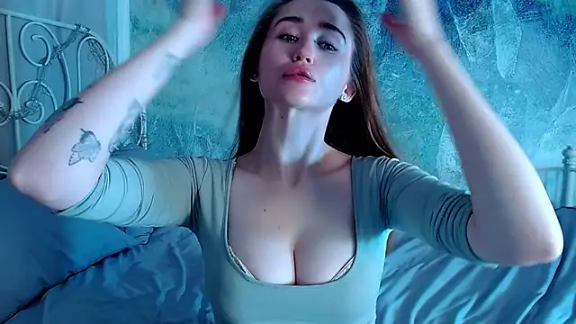 Snapshot of millllina chatting on 10/19/25, 12:44 millllina online show from 10/19/25, 12:44