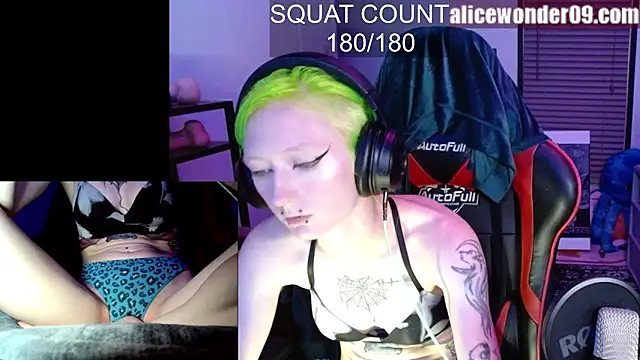 Snapshot of alicewonder09 chatting on 10/08/25, 04:10 alicewonder09 online show from 10/08/25, 04:10