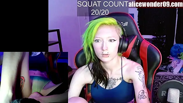 Snapshot of alicewonder09 chatting on 11/14/25, 05:28 alicewonder09 online show from 11/14/25, 05:28