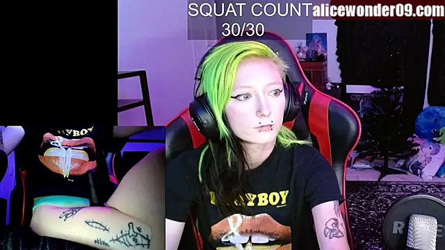 Snapshot of alicewonder09 chatting on 11/16/25, 05:02 alicewonder09 online show from 11/16/25, 05:02