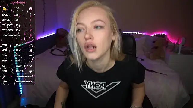 AmandaFiree online show from 10/08/25, 05:05