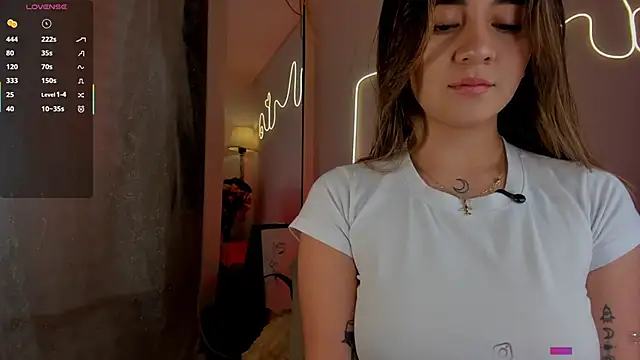 Snapshot of sara_cruz011 chatting on 09/23/25, 11:30 sara cruz011 online show from 09/23/25, 11:30