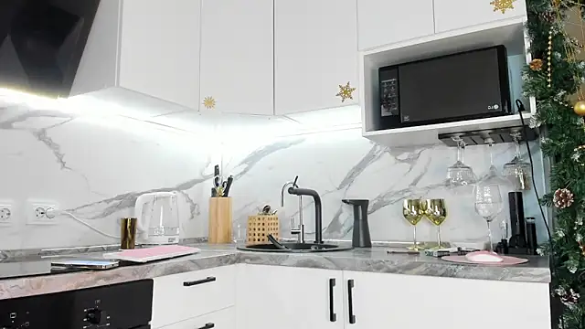 Snapshot of Lex_Love chatting on 12/29/24, 05:01 Lex Love online show from 12/29/24, 05:01