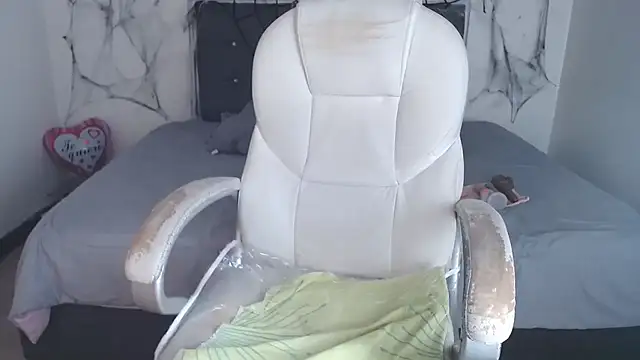 selena yourmilf online show from 10/14/25, 03:02