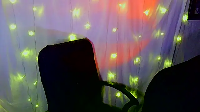 Snapshot of Victoria_Marks chatting on 11/18/25, 11:37 Victoria Marks online show from 11/18/25, 11:37