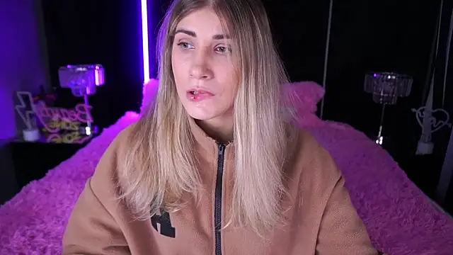 Snapshot of CassandraGood chatting on 12/06/24, 08:05 CassandraGood online show from 12/06/24, 08:05