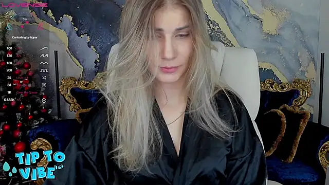 Snapshot of CassandraGood chatting on 12/19/24, 11:46 CassandraGood online show from 12/19/24, 11:46