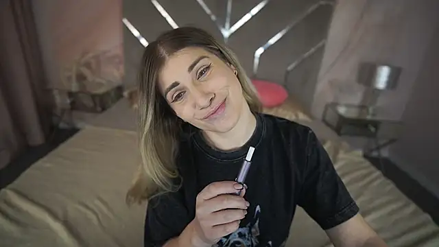 Snapshot of CassandraGood chatting on 02/05/25, 11:02 CassandraGood online show from 02/05/25, 11:02