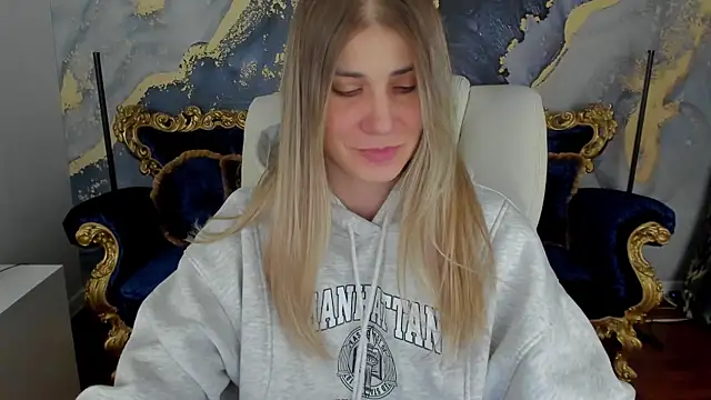 Snapshot of CassandraGood chatting on 02/07/25, 10:29 CassandraGood online show from 02/07/25, 10:29