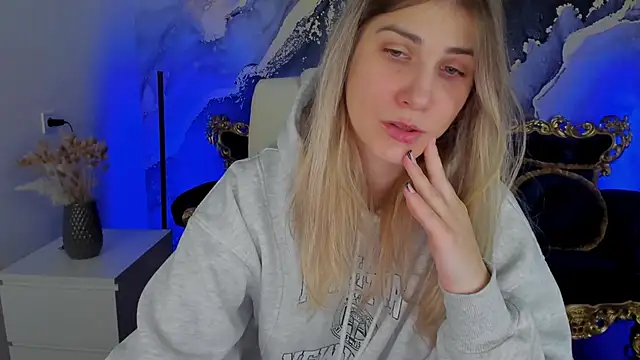 Snapshot of CassandraGood chatting on 02/11/25, 07:44 CassandraGood online show from 02/11/25, 07:44