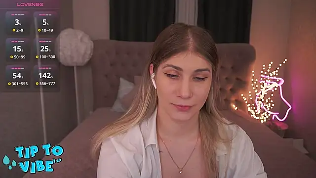 Snapshot of CassandraGood chatting on 03/04/25, 10:57 CassandraGood online show from 03/04/25, 10:57