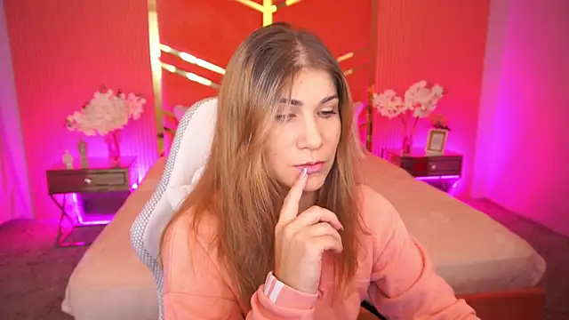 Snapshot of CassandraGood chatting on 09/22/25, 06:37 CassandraGood online show from 09/22/25, 06:37