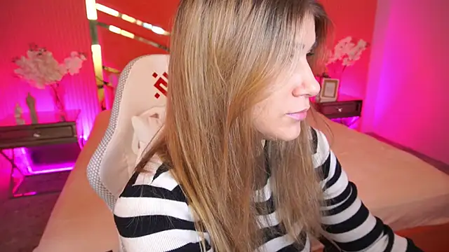 Snapshot of CassandraGood chatting on 09/27/25, 05:45 CassandraGood online show from 09/27/25, 05:45