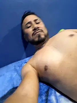 Snapshot of Eumanzor chatting on 11/25/25, 01:16 Eumanzor online show from 11/25/25, 01:16