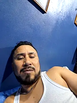 Snapshot of Eumanzor chatting on 11/26/25, 02:23 Eumanzor online show from 11/26/25, 02:23