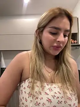 Snapshot of oriana_zoeee chatting on 01/07/25, 12:03 oriana zoeee online show from 01/07/25, 12:03