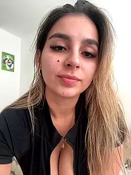 Snapshot of oriana_zoeee chatting on 10/03/25, 10:18 oriana zoeee online show from 10/03/25, 10:18