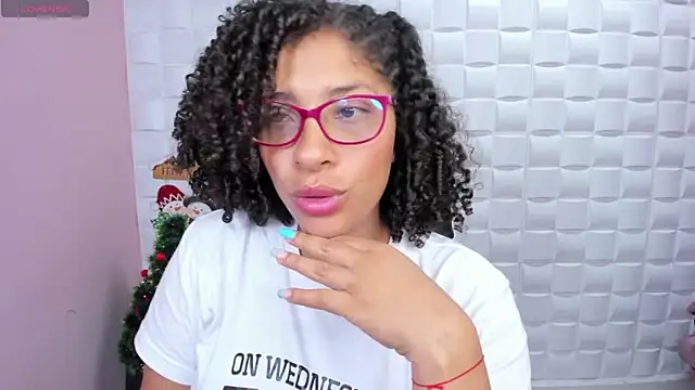 Snapshot of DannaBerry chatting on 12/17/24, 01:16 DannaBerry online show from 12/17/24, 01:16