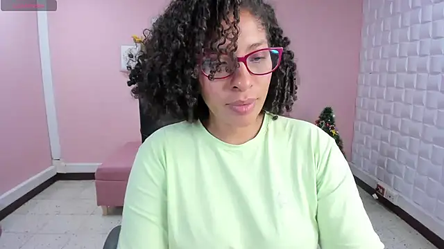 Snapshot of DannaBerry chatting on 12/18/24, 03:11 DannaBerry online show from 12/18/24, 03:11