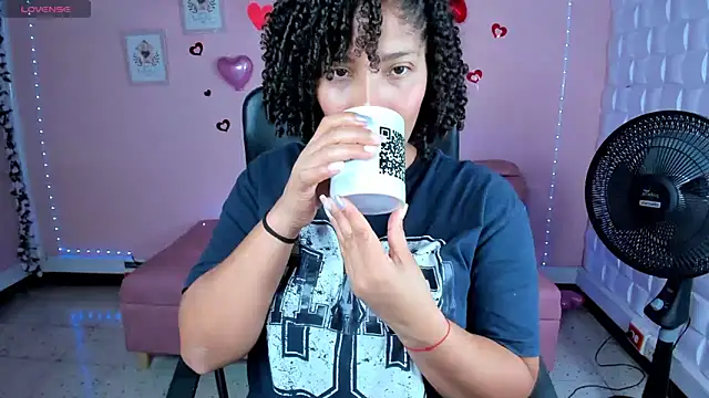 Snapshot of DannaBerry chatting on 03/17/25, 03:29 DannaBerry online show from 03/17/25, 03:29