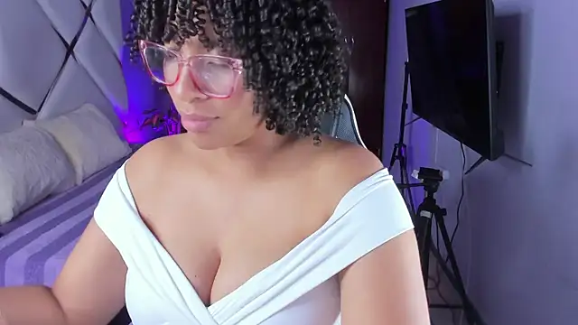 Snapshot of DannaBerry chatting on 10/01/25, 08:15 DannaBerry online show from 10/01/25, 08:15