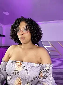 Snapshot of DannaBerry chatting on 10/21/25, 04:30 DannaBerry online show from 10/21/25, 04:30