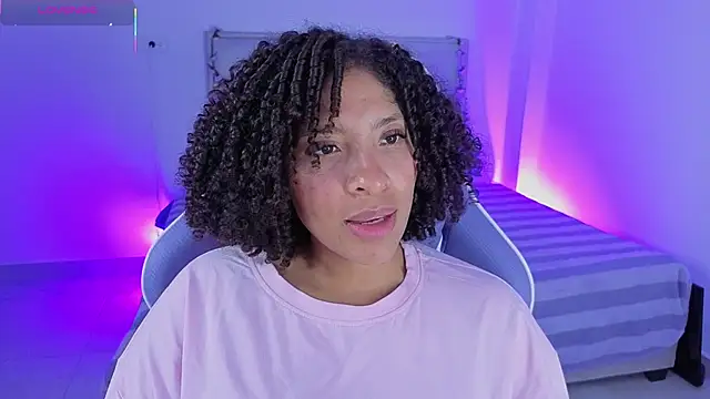 Snapshot of DannaBerry chatting on 10/22/25, 04:40 DannaBerry online show from 10/22/25, 04:40