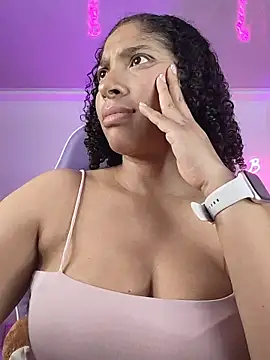 Snapshot of DannaBerry chatting on 11/19/25, 03:56 DannaBerry online show from 11/19/25, 03:56