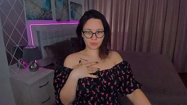 Snapshot of EsterLogan chatting on 01/19/25, 05:37 EsterLogan online show from 01/19/25, 05:37