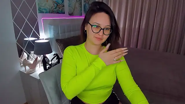 Snapshot of EsterLogan chatting on 01/25/25, 11:13 EsterLogan online show from 01/25/25, 11:13